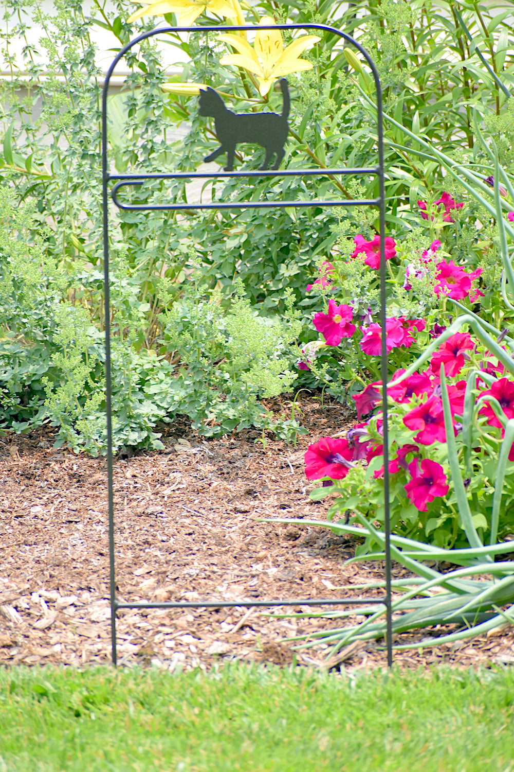 Small Garden Flag Arbor With Cat Cutout Design